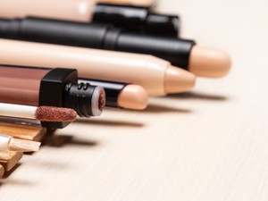 Milyen korrektorral tüntesd el a különböző bőrhibákat? Segítünk!