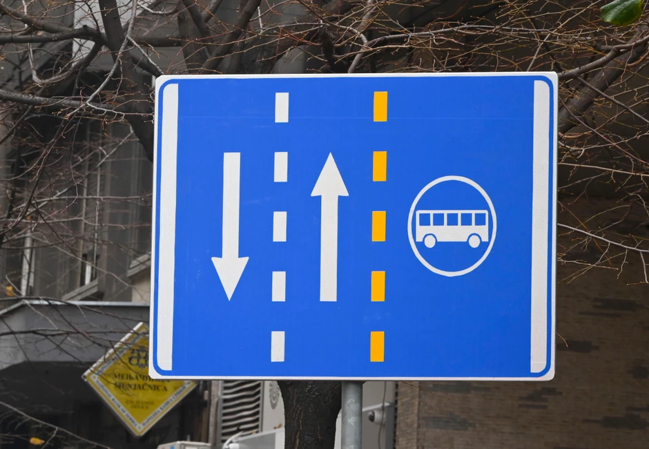 Postavljena vertikalna signalizacija u u Makedonskoj ulici