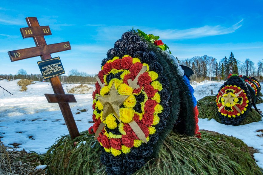 Groby najemników z Grupy Wagnera zabitych podczas rosyjskiej inwazji na Ukrainie, wieś Mavrino, marzec 2023 r