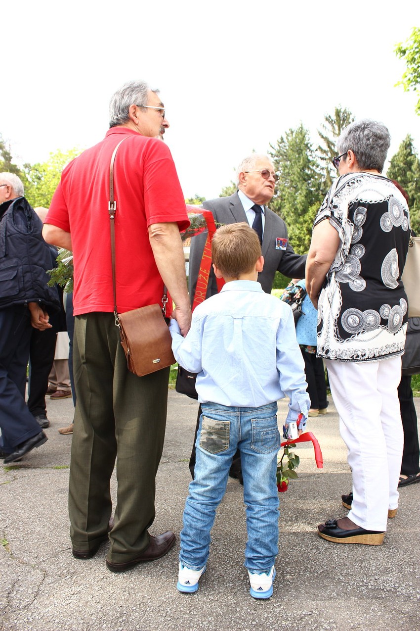 Neki su poveli i unuke