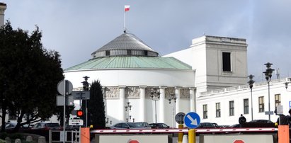 Jest akt oskarżenia przeciwko byłemu posłowi. Chodzi o wyłudzenie wielkich sum z Kancelarii Sejmu i prywatnej uczelni