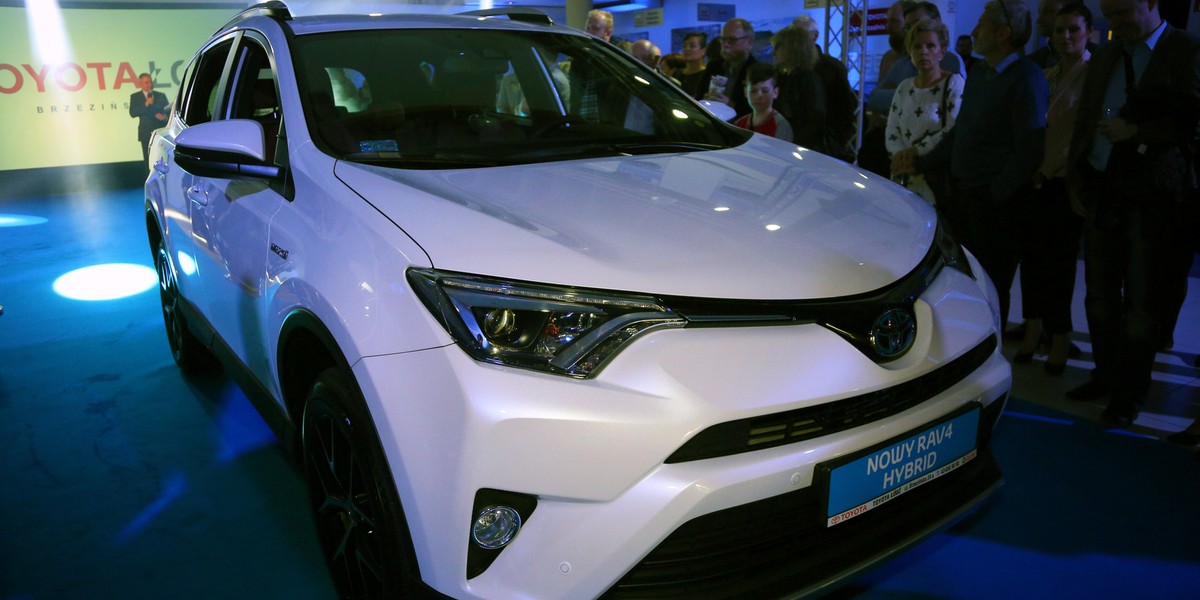 Nowa rav4 hybrid