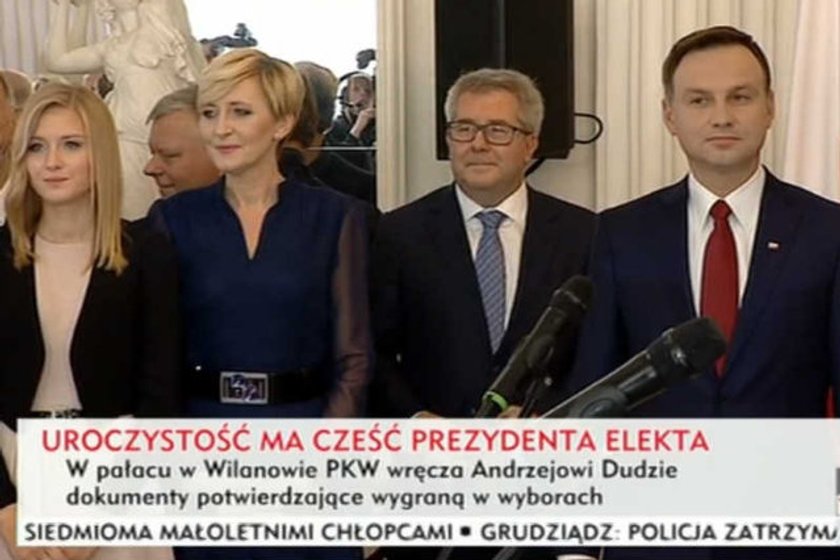 Ryszard Czarnecki wepchnął się przed rodzinę Andrzeja Dudy