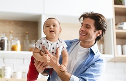 Tatusiowie, do wózków marsz. Równouprawnienie w miejscu pracy