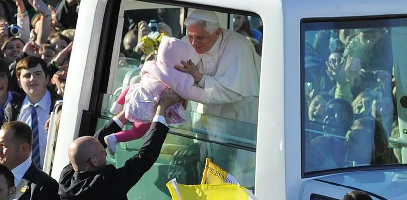 Papież zabrał polskie dziecko do auta