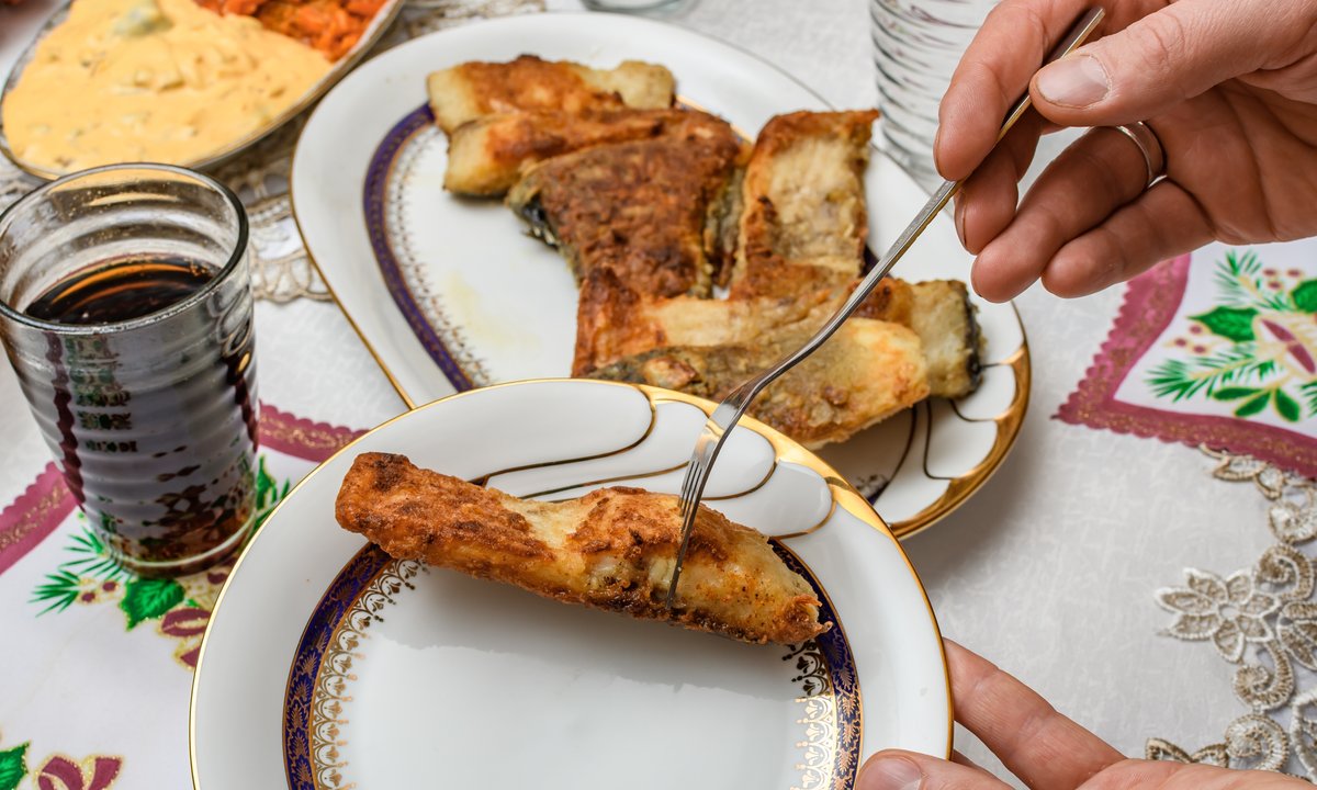 Na jakim tłuszczu smażyć karpia? Eksperci ostrzegają przed jednym, często wybieranym produktem