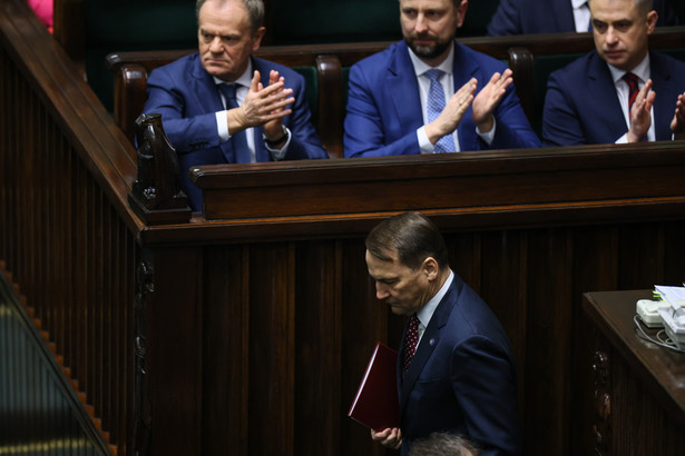 Szef MSZ Radosław Sikorski ocenił w czwartek w Sejmie, że poprzednie osiem lat polskiej polityki zagranicznej "to seria chybionych założeń ideowych, złych pomysłów, błędnych decyzji i zaniechań"