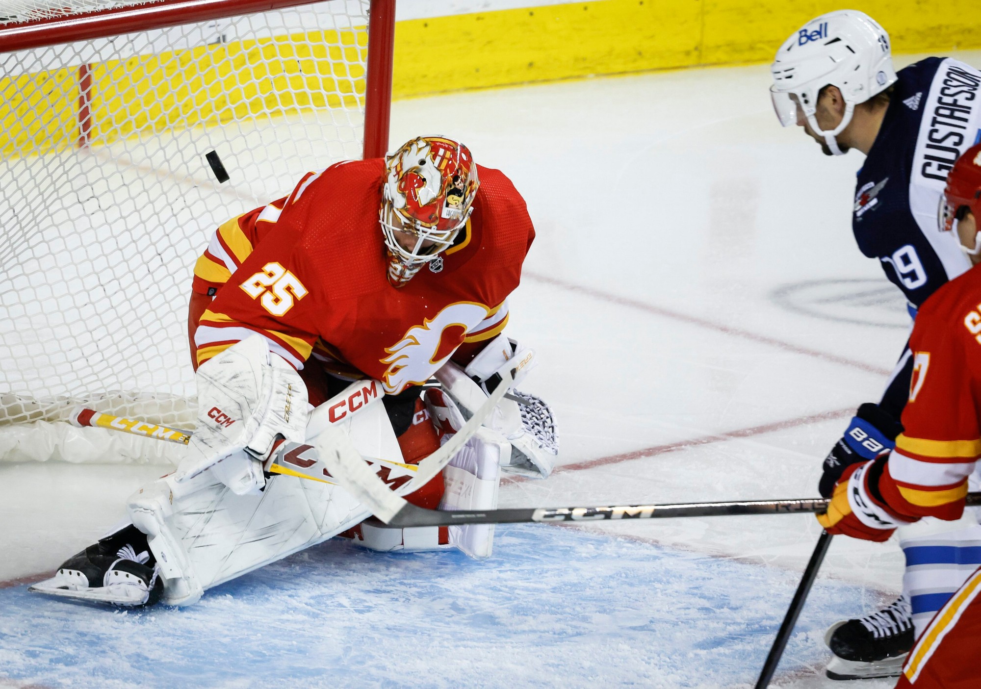 Prípravný zápas NHL: Winnipeg Jets - Calgary Flames.