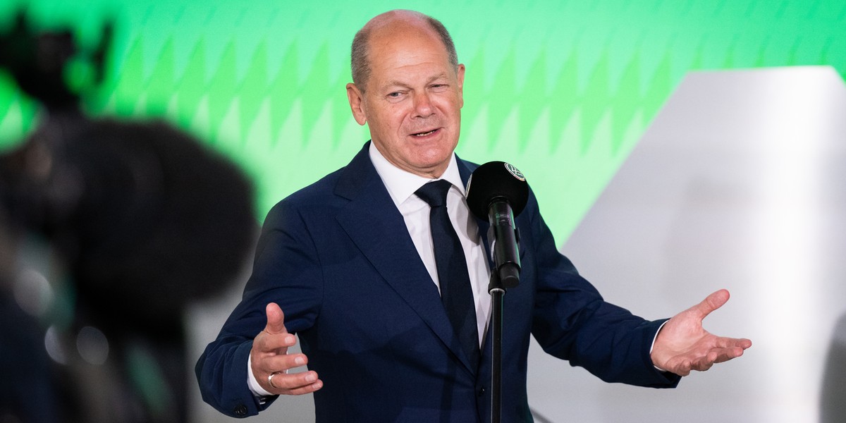 Kanclerz Olaf Scholz cięciami rządowych cen i podatków doprowadził do chwilowego spowolnienia inflacji.