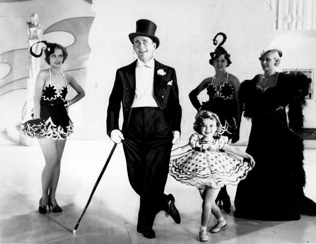 Shirley Temple w filmie 'Stand Up and Cheer' (1934)