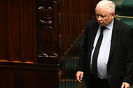 Prezes PiS Jarosław Kaczyński w sali sejmowej podczas posiedzenia inaugurującego X kadencję izby