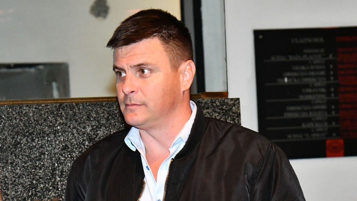 "NISU MI OSTAVILI BOGATSTVO DA PRODAM DEDOVINU" Vuk Kostić odrastao u 10 kvadrata, pričao o NASLEDSTVU, pa spomenuo oca: "Dao mi je sve"