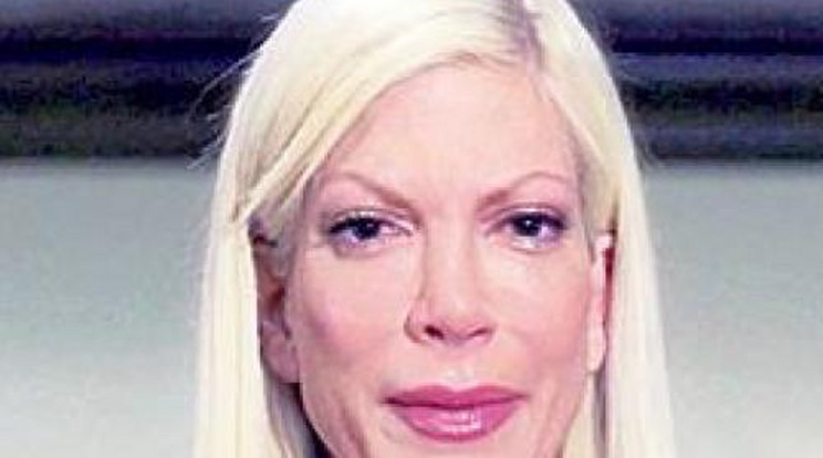 Férje után sír Tori Spelling