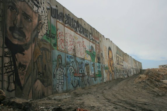 Mur od strony palestyńskiej w Qalandia Check Point