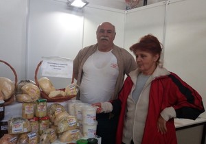 Niklici sirevi i pavlaka Milivoje i Jovanka na standu