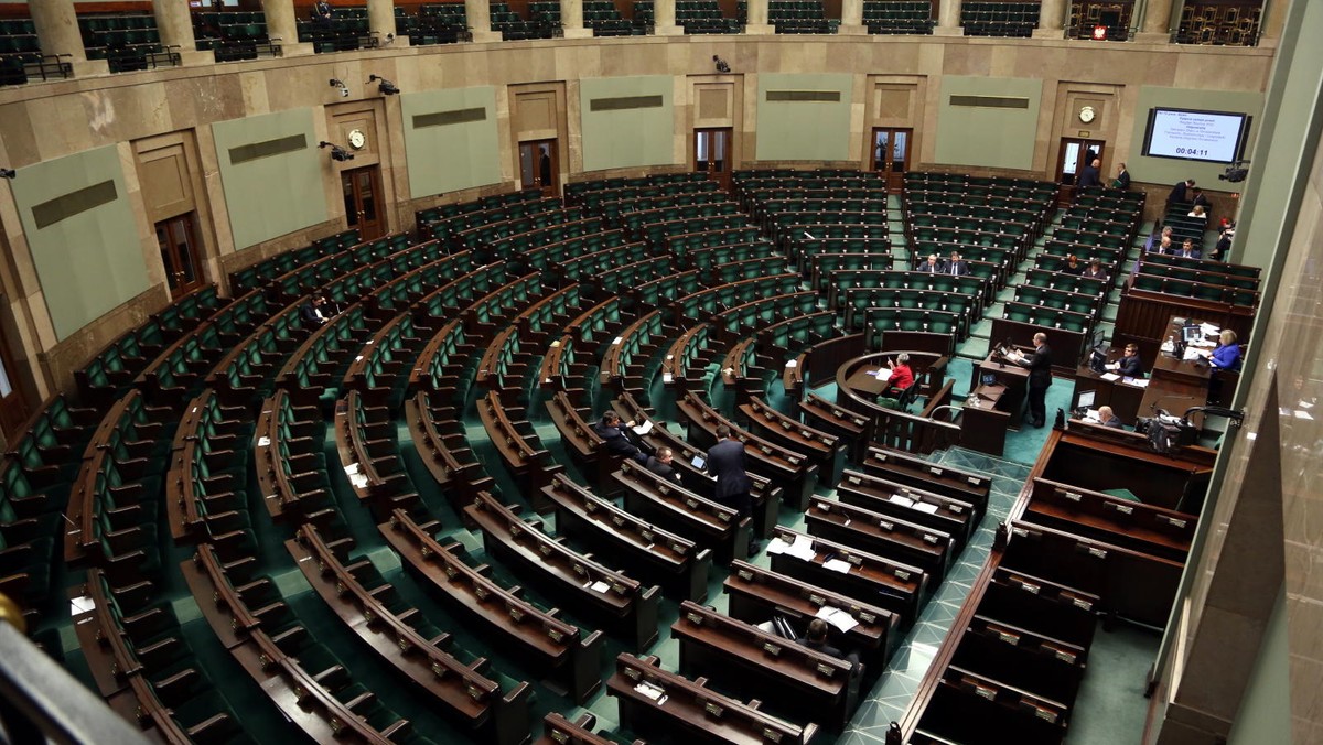 Sejmowa komisja spraw zagranicznych pozytywnie zaopiniowała w środę projekt przyszłorocznego budżetu w części przeznaczonej na sprawy zagraniczne i członkostwo Polski w UE. MSZ w 2014 r. planuje m. in. kampanię, która ma poprawić wizerunek naszego kraju.