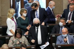 Zabawy z rzeczywistością. Czy jest ktoś, kto uratuje Kaczyńskiego przed nim samym? [FELIETON ZAREMBY]