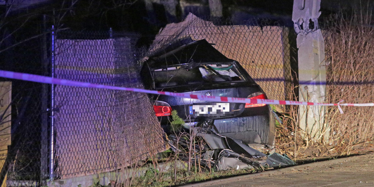 Wjechał w ogrodzenie posesji 