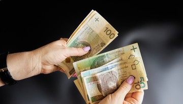 Sejm przyjął ustawę o emeryturach celników. Kogo obejmą zmiany?