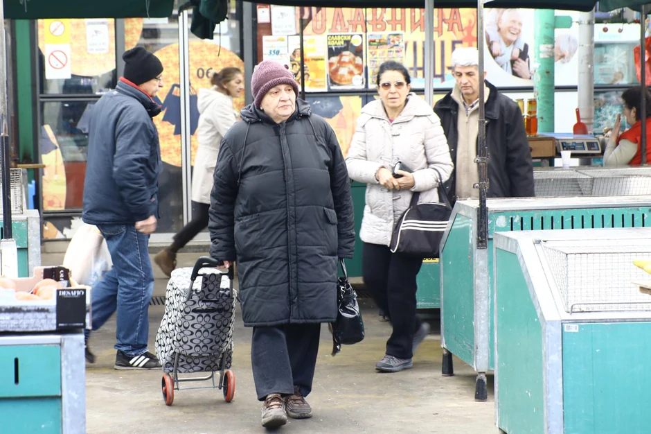 Neki Beograđani danas su na pijacu došli spremni i sa cegerima