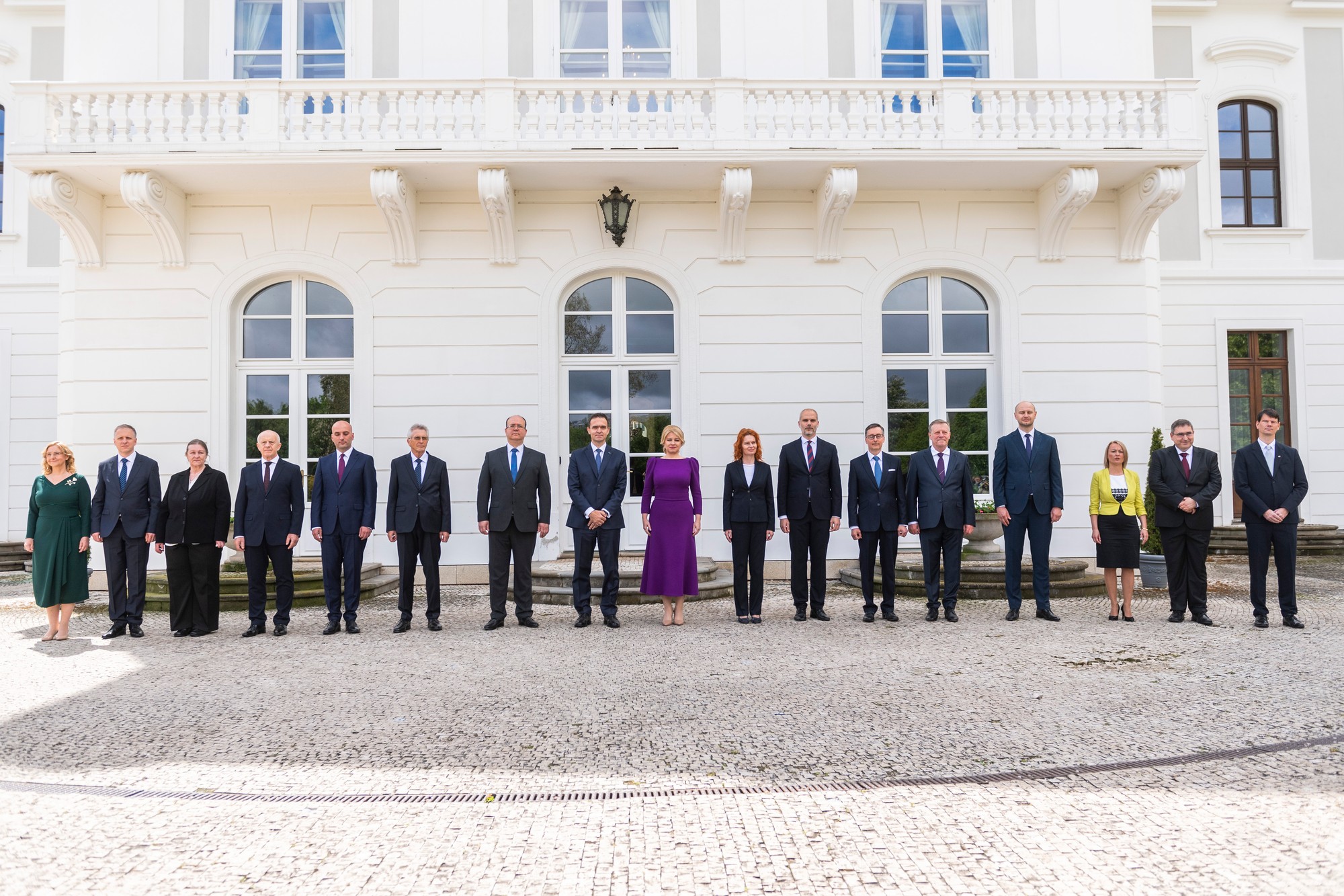 Vymenovanie novej vlády odborníkov.
