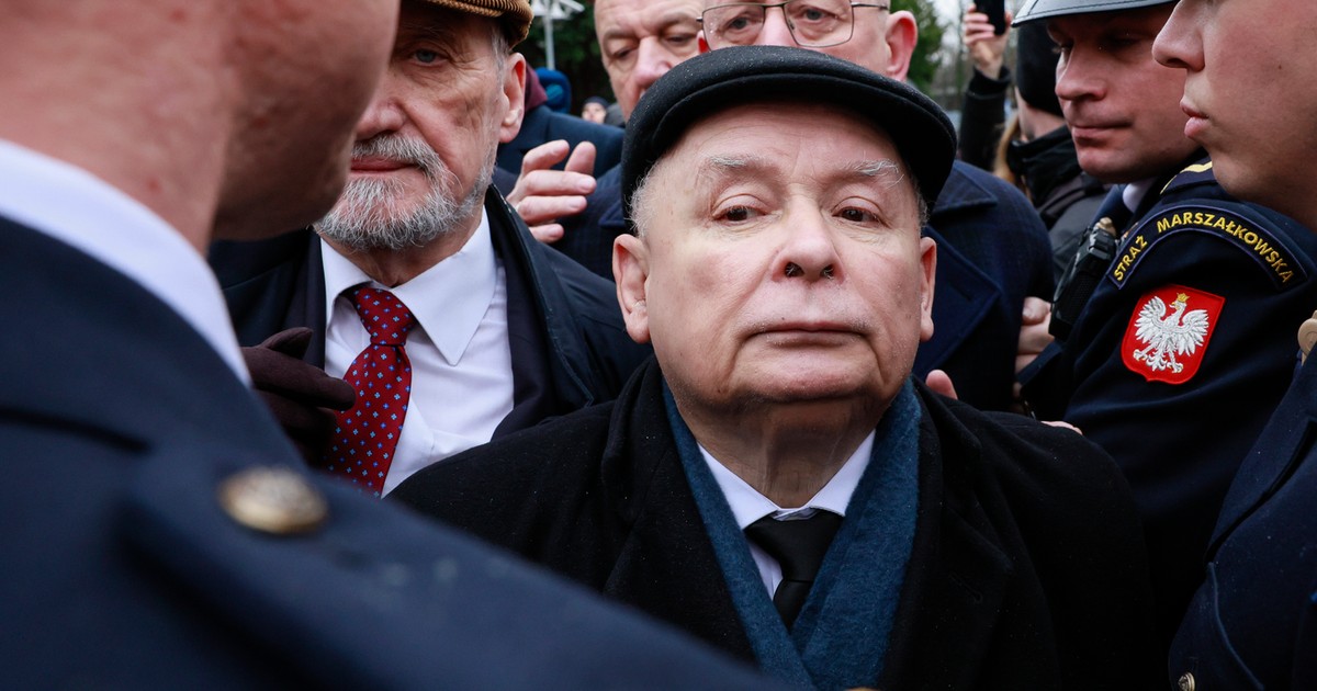 PiS w trybie zarządzania kryzysowego. A prezes brnie dalej