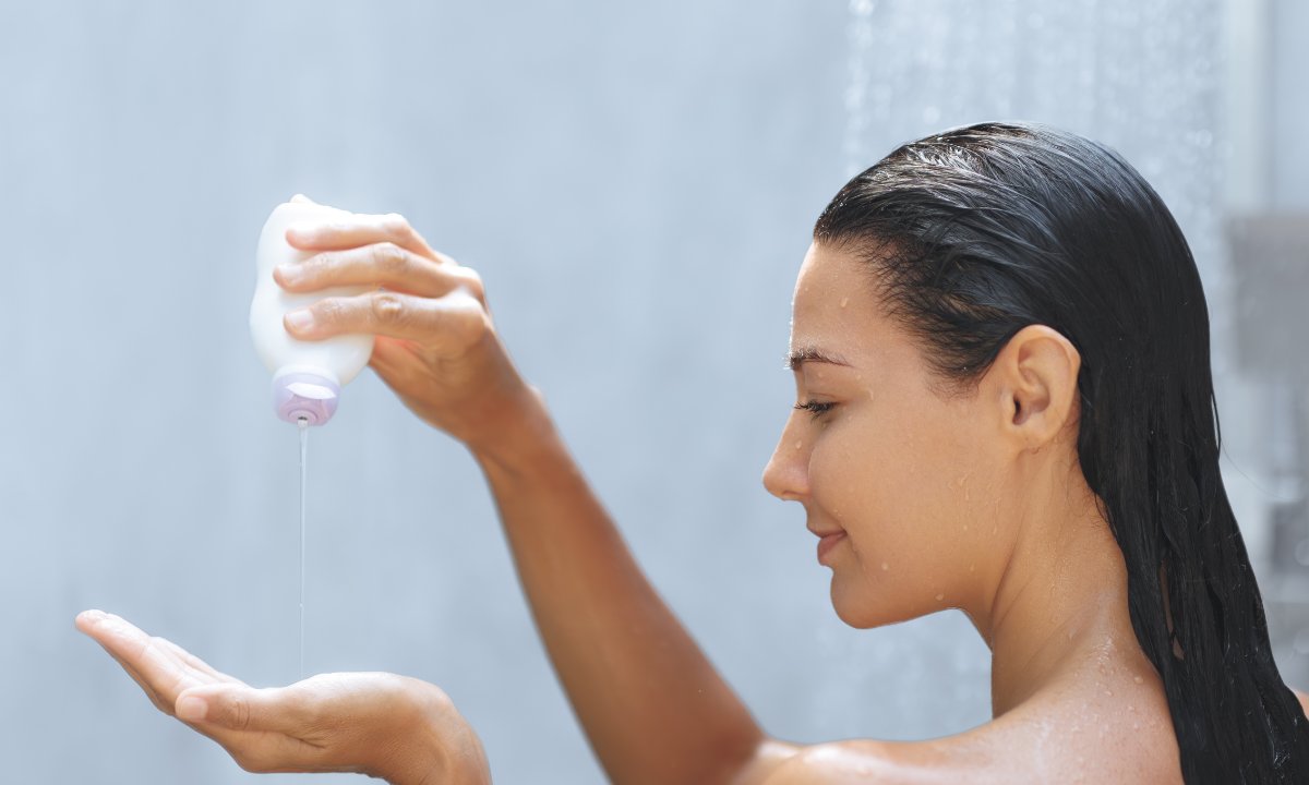 Ten szampon za 12zł wypełniony keratyną to hit 2025! "Moje włosy znów są miękkie i zdrowe