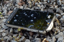 Utopiony, zrzucony na skały, wywieziony w głuszę... CAT S60 - to nie jest zabawka [TESTUJEMY]