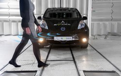 Koniec wypadków z pieszymi? Nissan testuje pionierski systemem