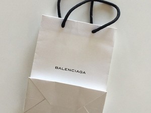 Luxus ikeás zsák? Felejtsd el! 300 ezerét sózna rád egy sima bevásárló tasakot a Balenciaga