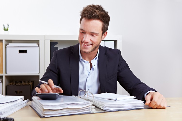 <b>Dodatek za niepalenie i dodatek za zdrowie</b>
<br>
<br>
Pracodawca może w wewnętrznych przepisach przewidzieć specjalne bonusy dla podwładnych, którzy nie nie palą tytoniu.
<br>
<br>
Wyróżnieni mogą zostać także pracownicy, którzy nie korzystają ze zwolnień lekarskich.