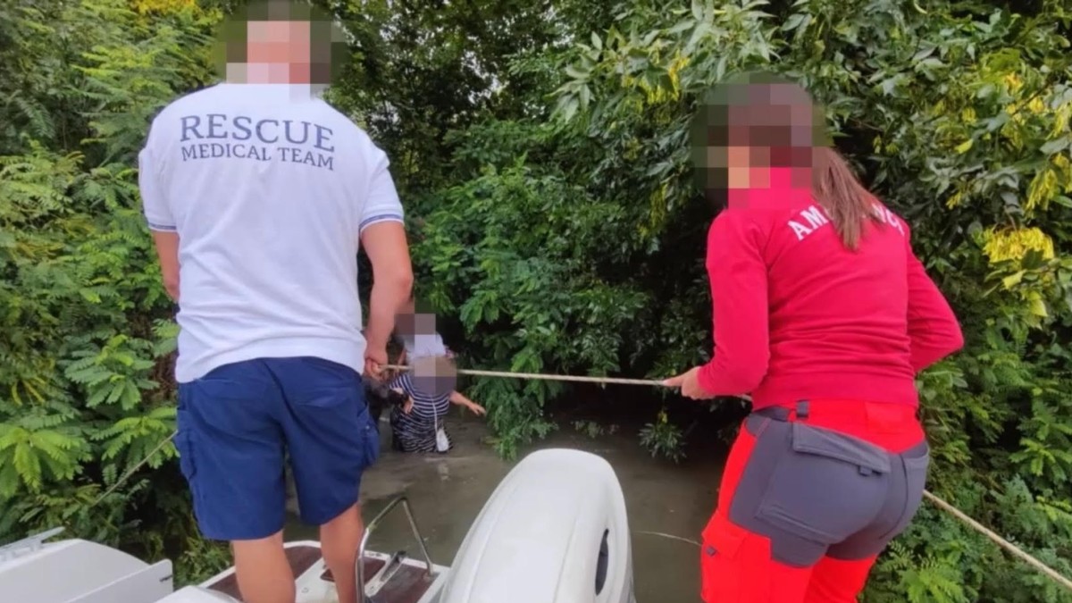 Felborult egy budapesti turistákat szállító hajó Bodrogkeresztúrnál – videó