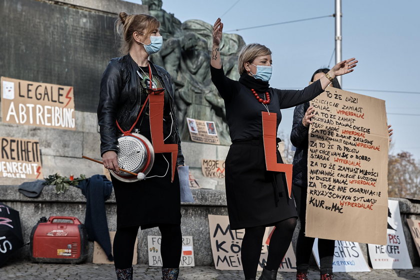 Kobiety w Brnie wspierają polski Strajk Kobiet