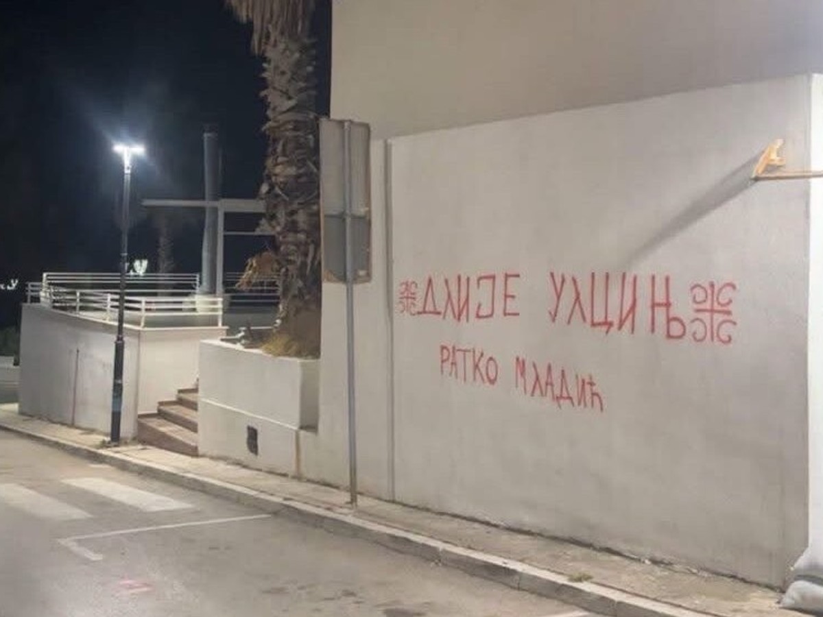 Policija uhvatila tinejdžere koji su u Ulcinju ispisivali grafite o Ratku Mladiću