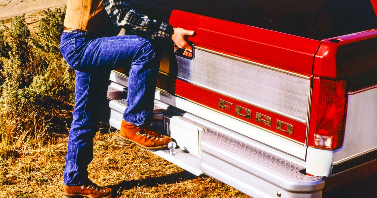 Ford offers the latest twist in the truck tailgate wars. Here's a look