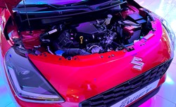 Nowe Suzuki kradnie show i znika w ciemno. Cena? Prosty silnik 1.2 hitem