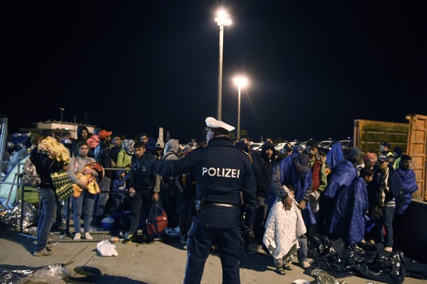 Przedstawiciele Bawarii biją na alarm, ostrzegając, że nie jest w stanie zapewnić schronienia tak dużej liczbie osób