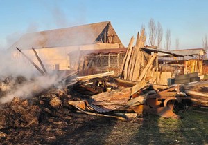 Porodici Đokić iz Radeva kod Lipljana zapaljeni pomoćni objekti