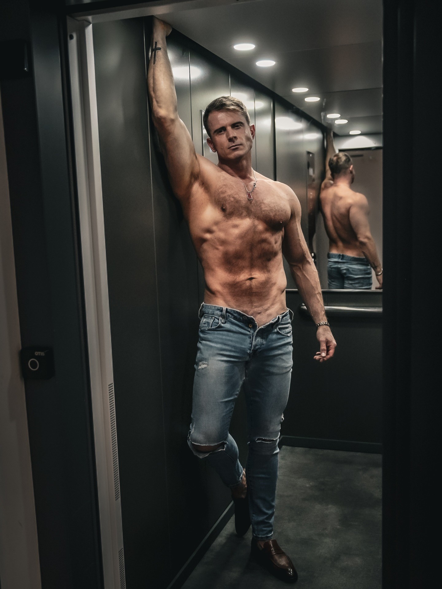 Poľský herec a fitness tréner Jakub Łoza.