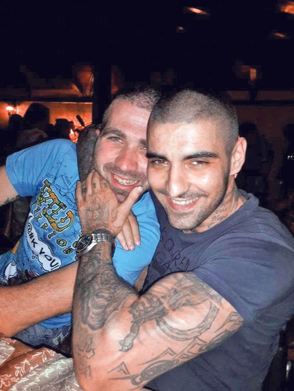 Među gostima za stolom, pored Toškovića i Nikolića i dvojice policajaca, sedeo je i izvesni Miloš Ćirilov, koji je odležao osam i po godina za ubistvo i razbojništva