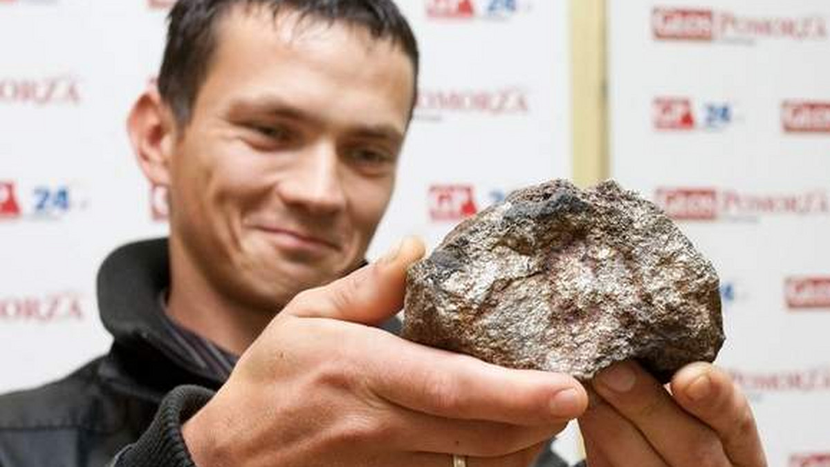 Metaliczną bryłę, która najprawdopodobniej jest meteorytem, znalazł pan Adrian z gm. Główczyce w woj. pomorskim.