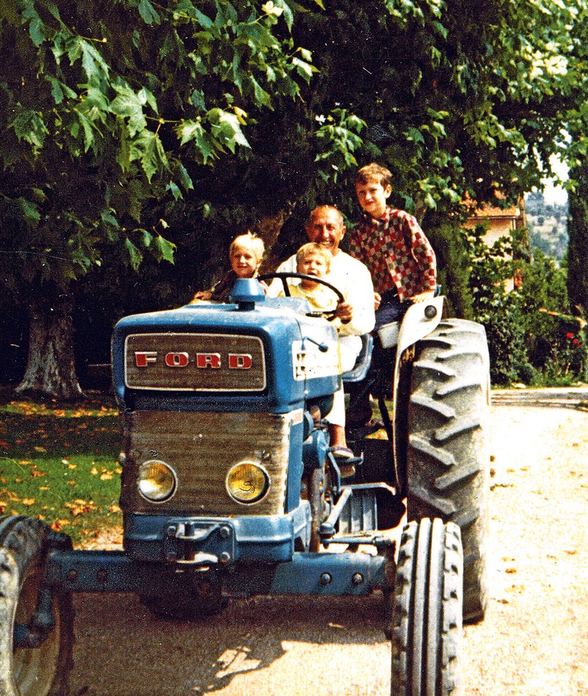 Porodična idila: Duško sa sinovima na imanju u Francuskoj
