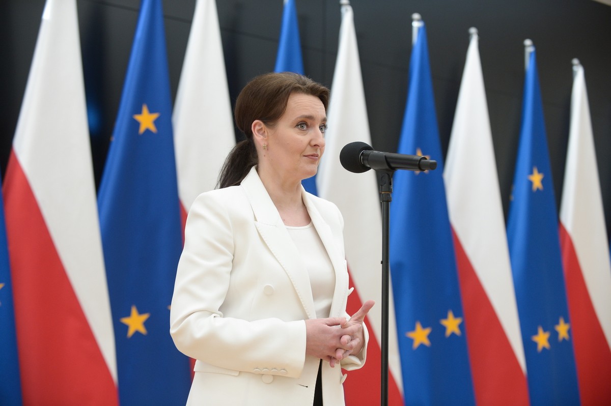 Minister ds. Polityki Senioralnej Marzena Okła-Drewnowicz podczas inauguracyjnego posiedzenia Rady do spraw Polityki Senioralnej w siedzibie KPRM.