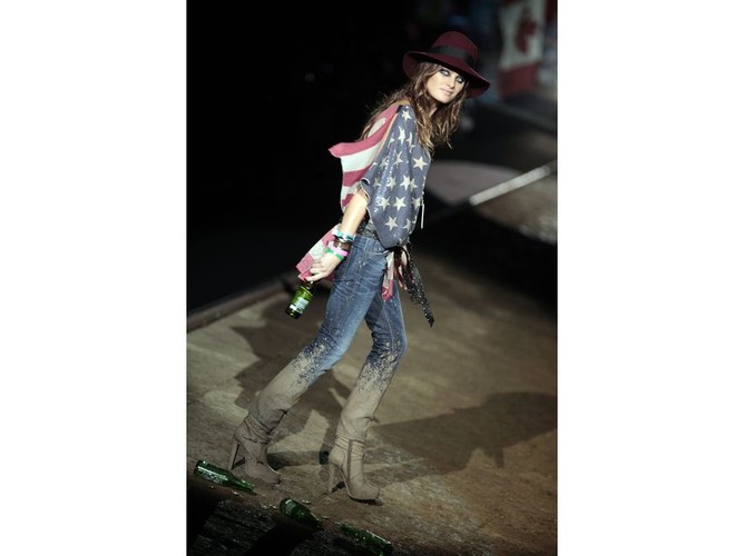 Kapelusze w kolekcji DSquareD2 na wiosnę i lato 2012