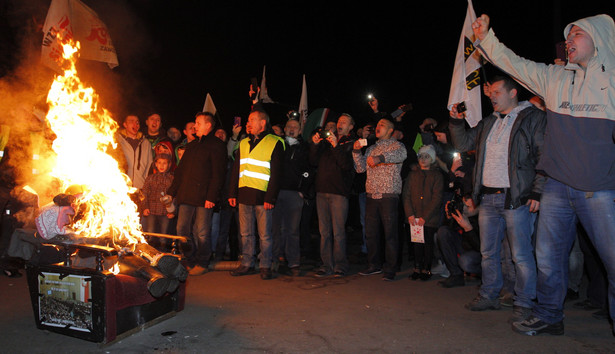 Pracownicy KWK Sośnica-Makoszowy oraz ich rodziny i mieszkańcy miasta przeszli ulicami miasta, 16 bm. w marszu zorganizowanym w obronie miejsc pracy, PAP/Andrzej Grygiel