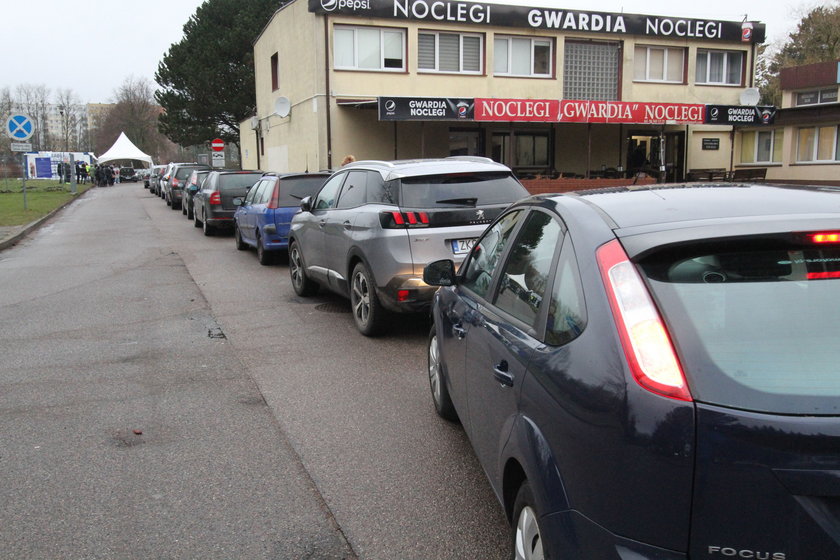 Koszalin. Punkt pobrań na boisku żużlowym przy stadionie "Gwardia", wjazd od ul. Sportowej.