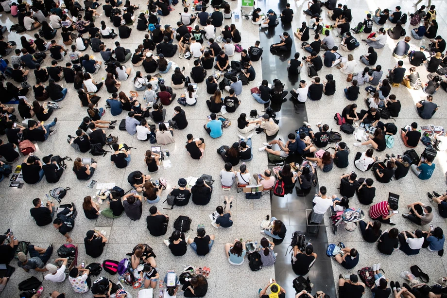 Międzynarodowe lotnisko Chek Lap Kok. Hongkong, 13 sierpnia 2019 r.