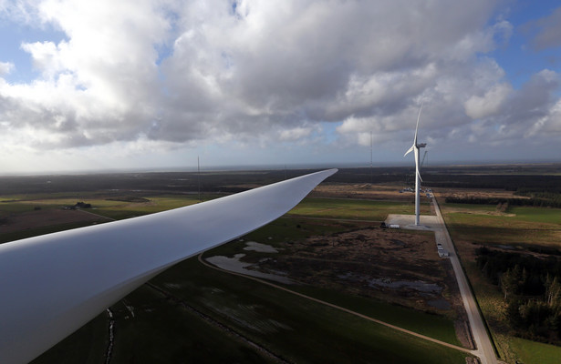 Turbina wiatrowa MHI Vestas V164 w czasie testów operacyjnych w duńskim centrum testowym turbin wiatrowych w Osterild. Dania, 18.04.2016.