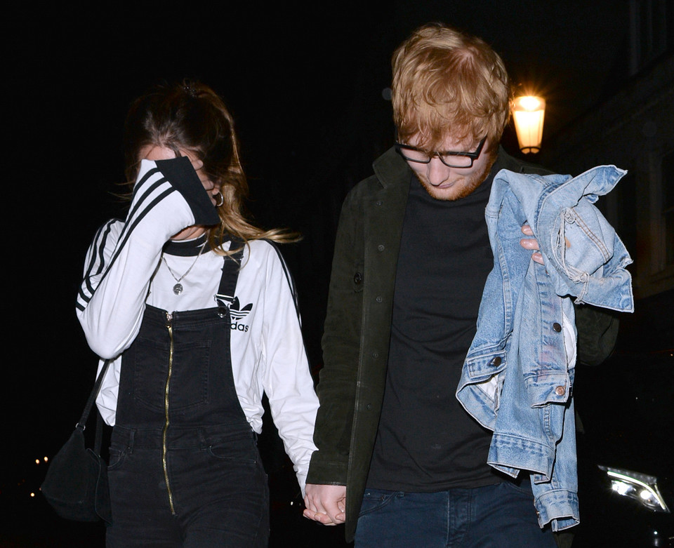 Ed Sheeran z dziewczyną kryją przed fotoreporterem