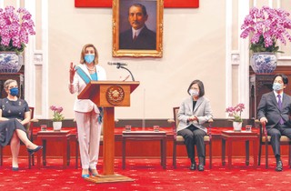 Strategiczna półjasność USA. Kulejący smok nie ma sił się bić